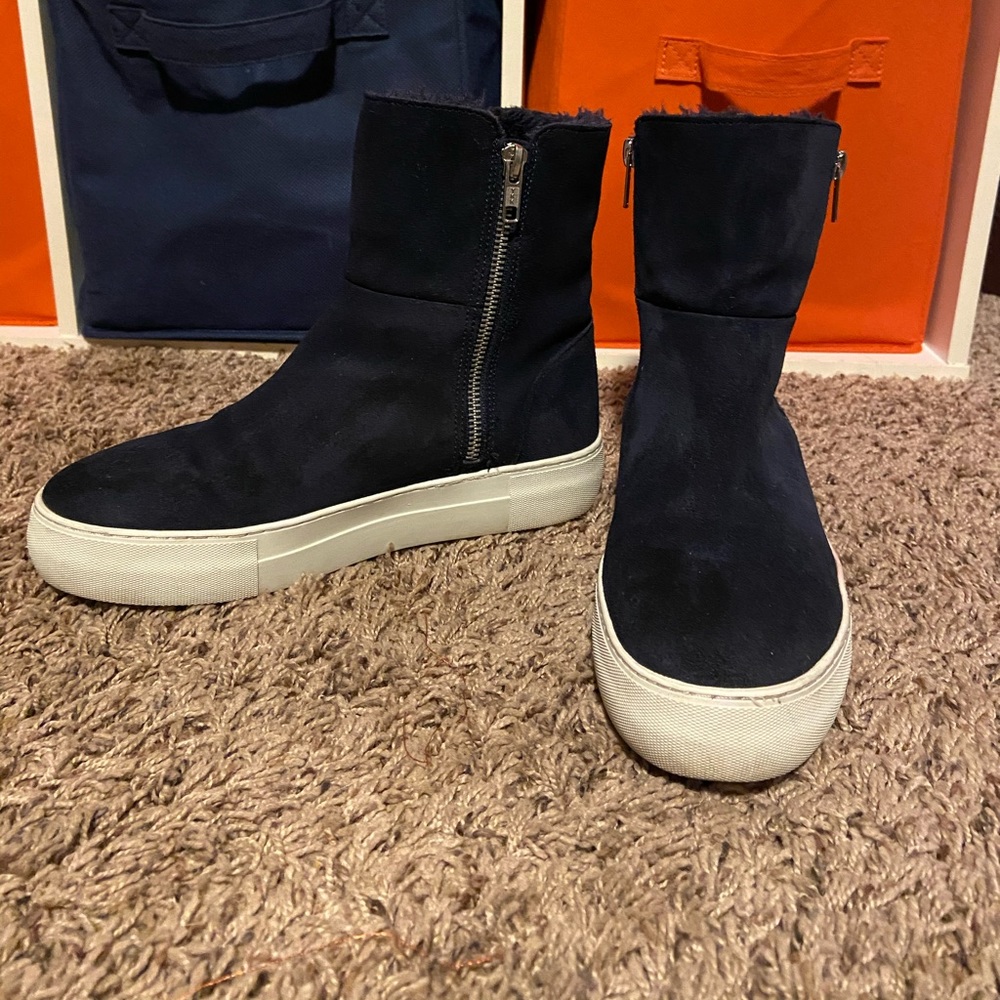 J/Slides shoes boot size 7 navy blue